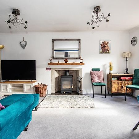 Charming 2 Bedroom Flat In The Heart Of Kirriemuir Eksteriør billede