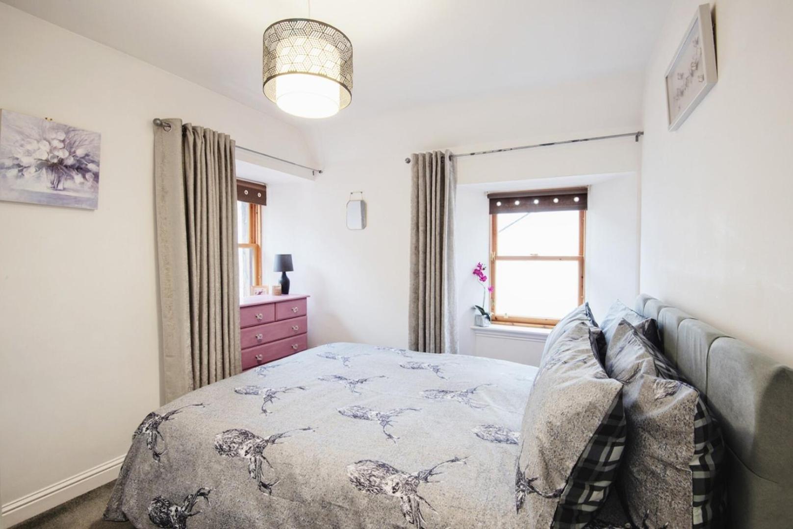 Charming 2 Bedroom Flat In The Heart Of Kirriemuir Eksteriør billede
